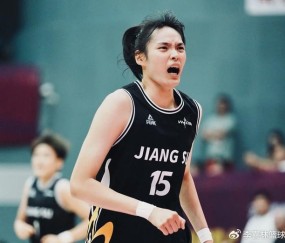 B体育登录入口-轰17+5力扛坎贝奇！中国女篮26岁2米悍将进化：宫鲁鸣征召她？|许晨妍|三分球|季后赛|中锋|娜塔莎·霍华德_新浪新闻